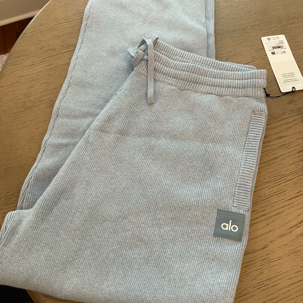 ALO Yoga Light Blue Scholar leg sweatpants. Color is Celestial Blue/ Heather